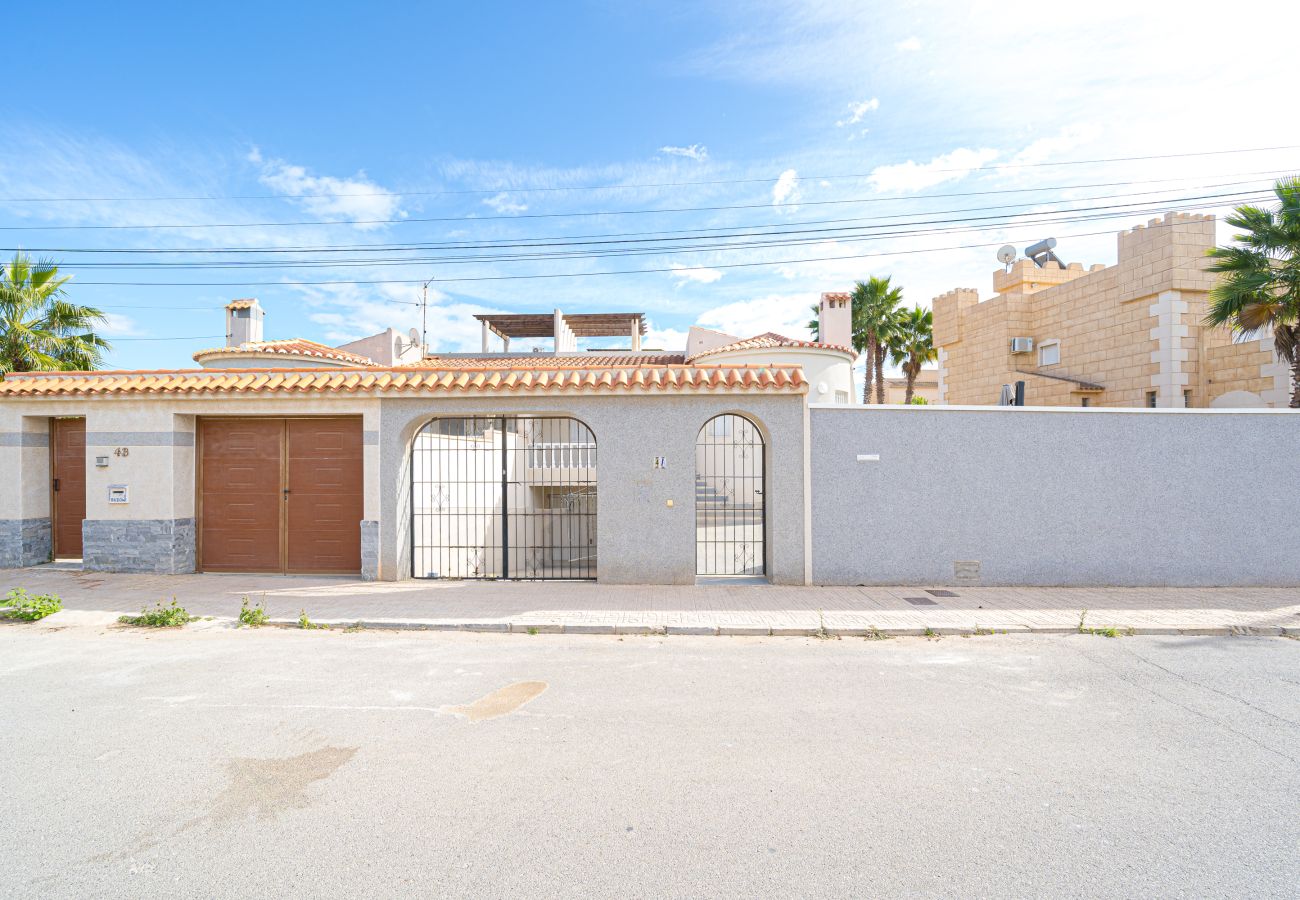 Villa in Torrevieja - Hola Casita