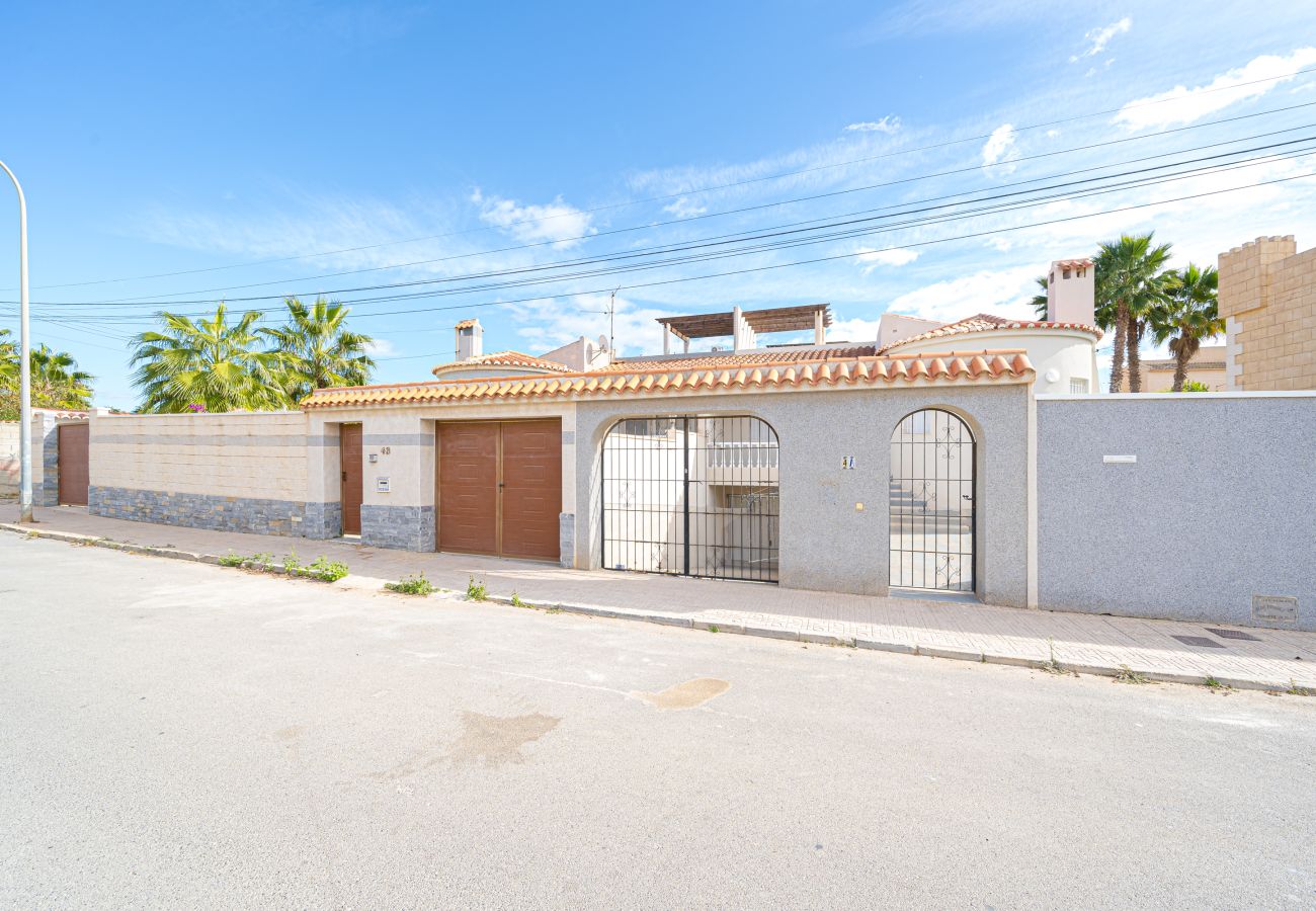 Villa in Torrevieja - Hola Casita