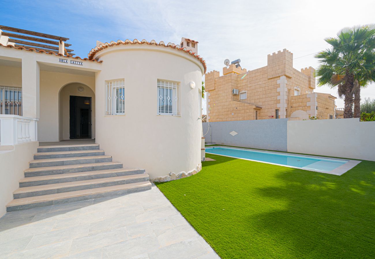 Villa in Torrevieja - Hola Casita