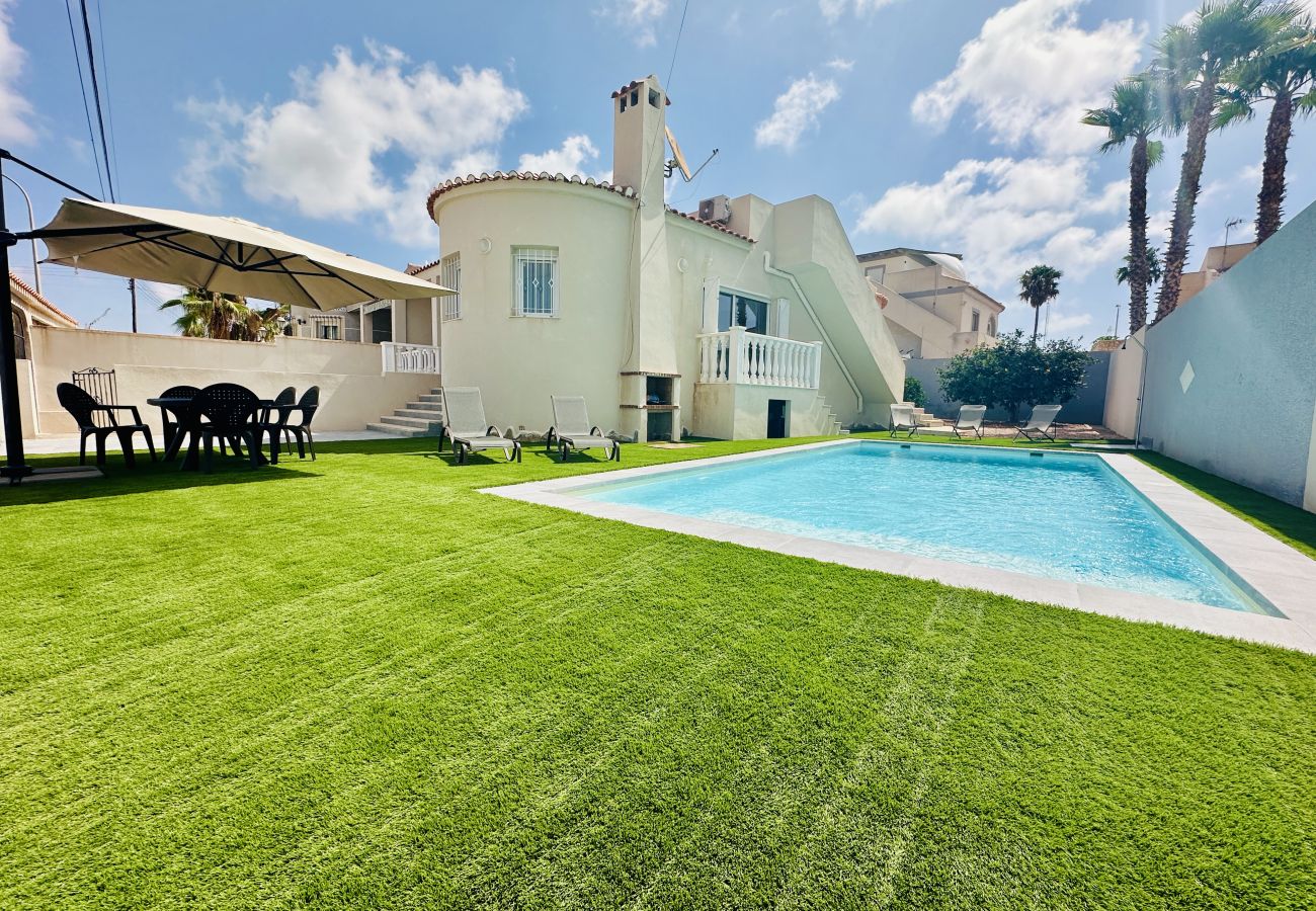 Villa in Torrevieja - Hola Casita