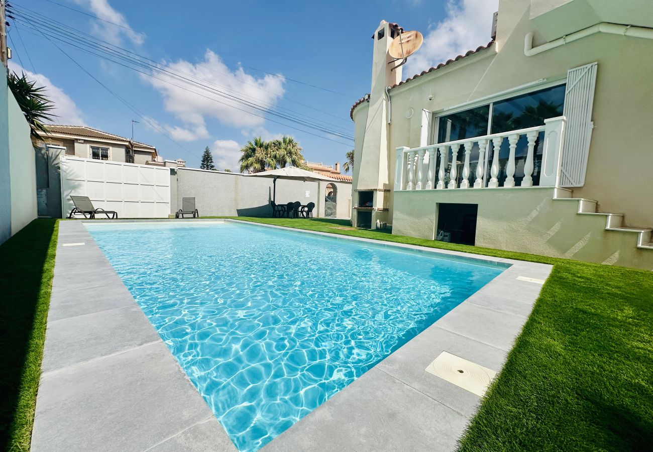 Villa in Torrevieja - Hola Casita