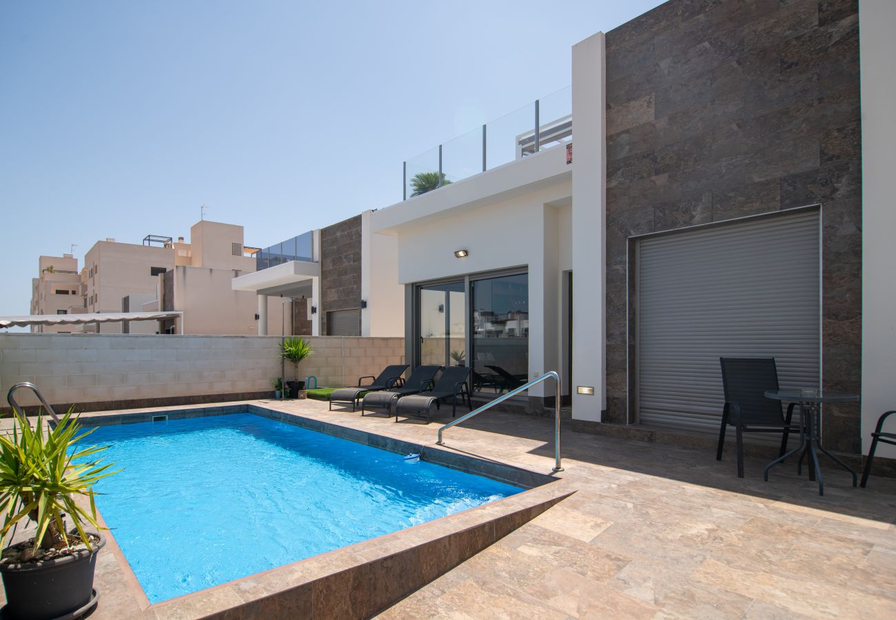 Villa in Orihuela Costa - Blue Lagoon (Los Dolses - La Zenia Boulevard)