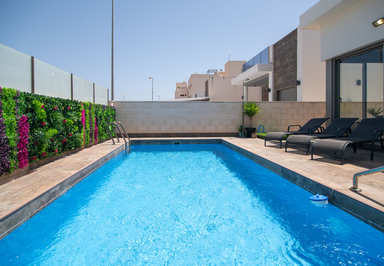 Villa in Orihuela Costa - Blue Lagoon (Los Dolses - La Zenia Boulevard)