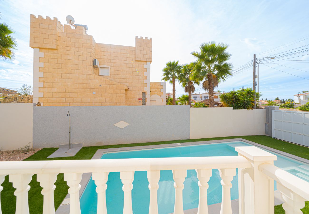 Villa en Torrevieja - Hola Casita