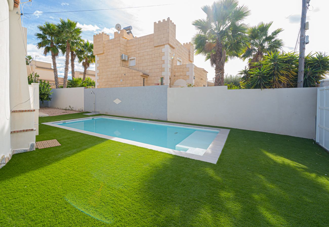 Villa en Torrevieja - Hola Casita